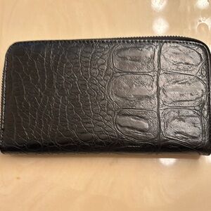 Liz Claiborne Black Key and Card Holder with Textured Leather and Zipper Closure